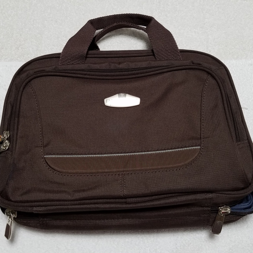 Ricardo Beverly Hills toiletry bag
